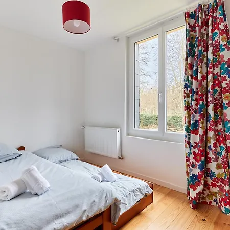 La Tourelle De Saint Michel De Livet - Parking Livarot-Pays-d'Auge