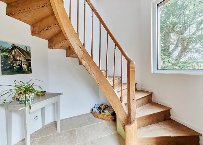 La Tourelle De Saint Michel De Livet - Parking *