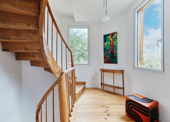 La Tourelle De Saint Michel De Livet - Parking * Livarot-Pays-d'Auge